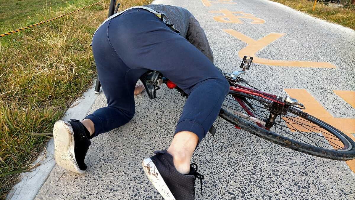 自転車 ぶつかった 怪我なし